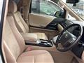 2013 Toyota Alphard Hybrid