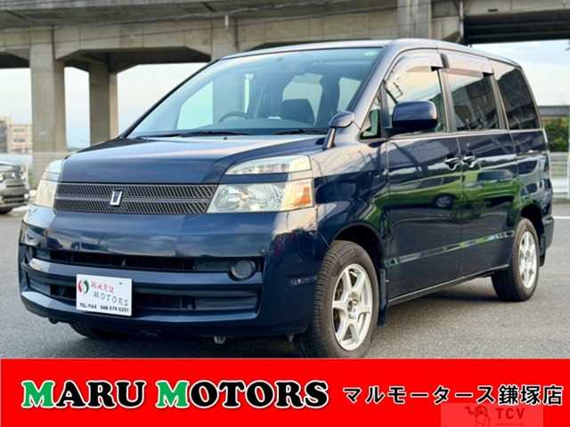 2005 Toyota Voxy