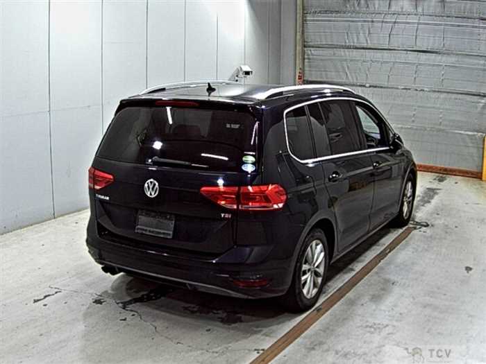 2017 Volkswagen Golf Touran