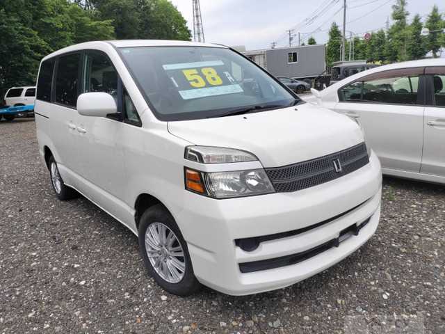 2005 Toyota Voxy