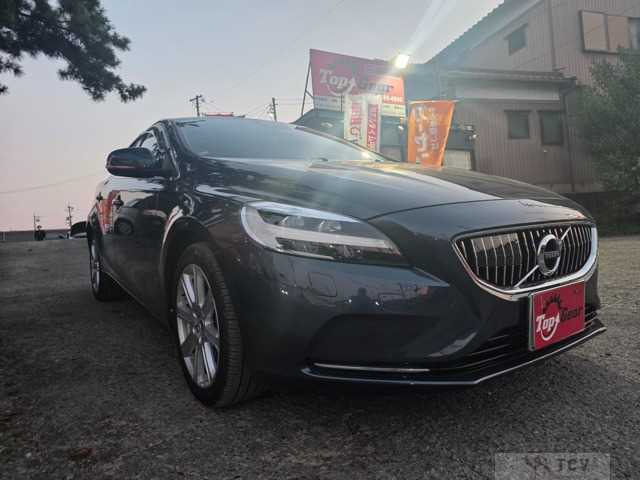 2017 Volvo V40