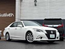 2013 Toyota Crown Hybrid