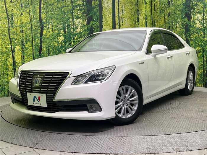 2013 Toyota Crown Hybrid