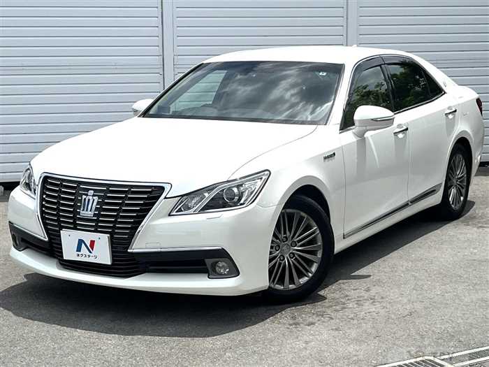 2013 Toyota Crown Hybrid