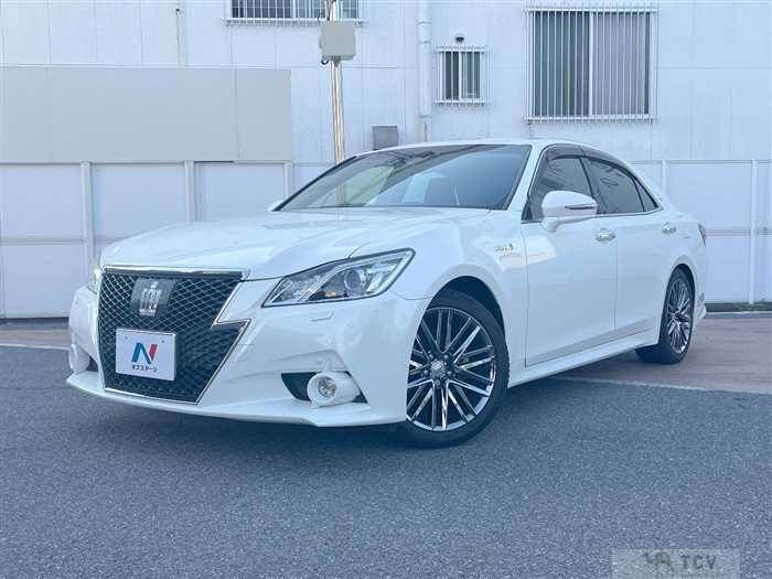 2013 Toyota Crown Hybrid