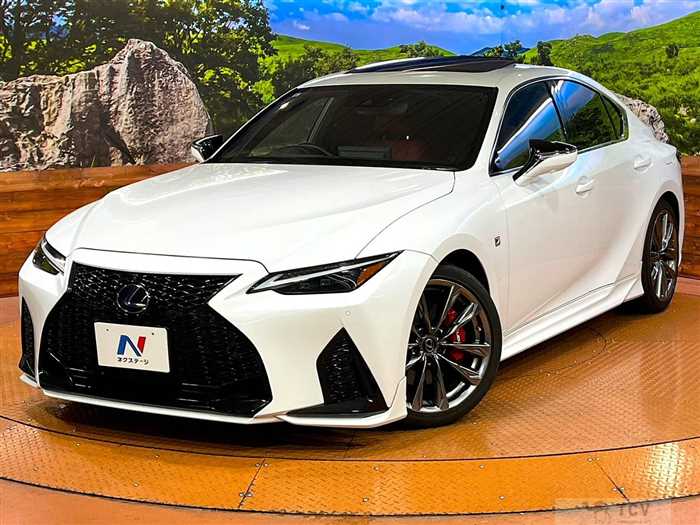 2021 Lexus IS