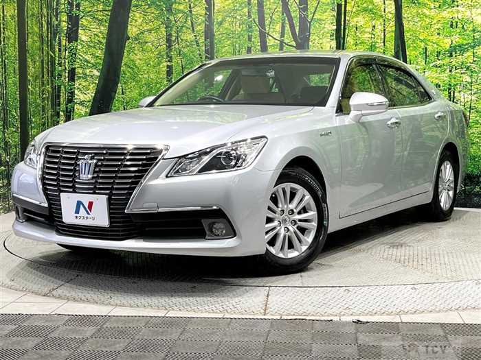 2013 Toyota Crown Hybrid