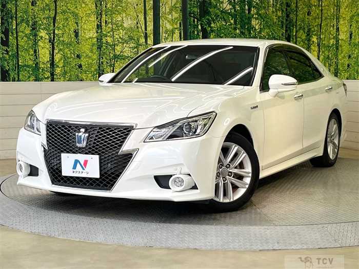2013 Toyota Crown Hybrid