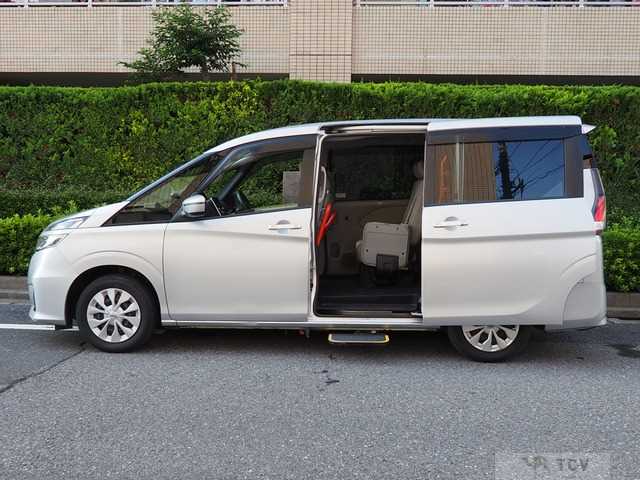 2017 Nissan Serena