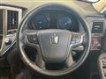 2013 Toyota Crown Hybrid