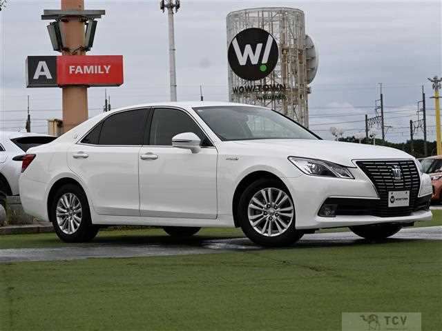 2013 Toyota Crown Hybrid