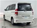 2005 Toyota Noah
