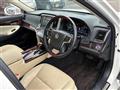 2013 Toyota Crown Hybrid