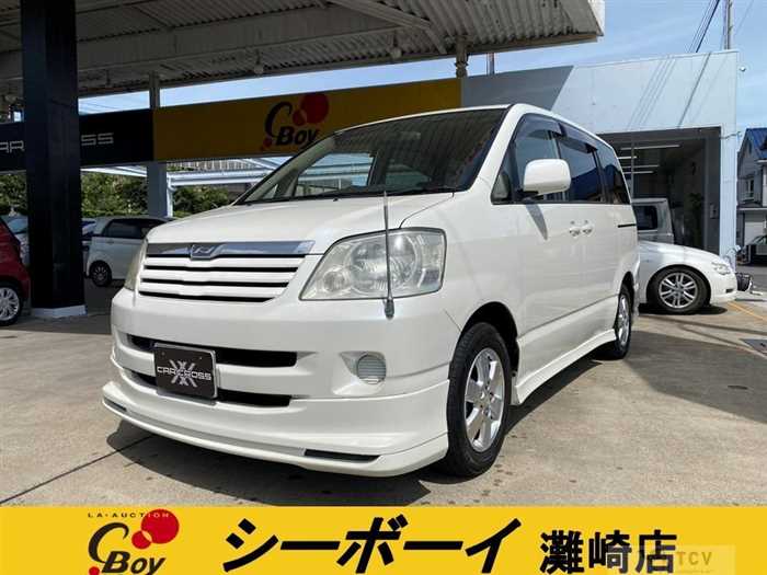 2004 Toyota Noah