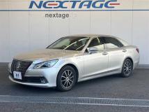 2013 Toyota Crown Hybrid