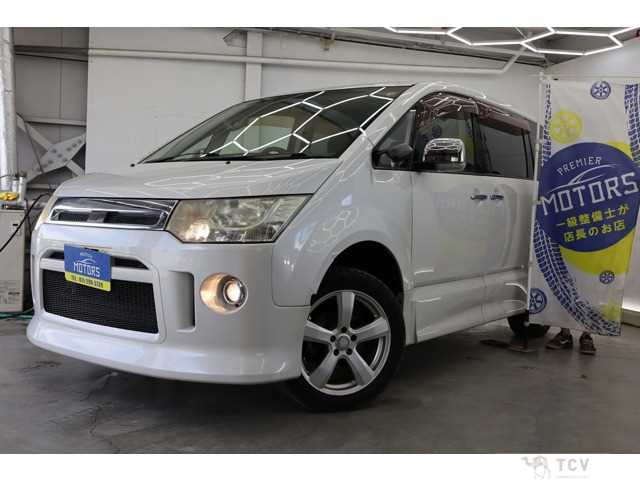 2011 Mitsubishi Delica D5