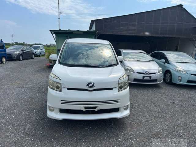 2009 Toyota Voxy