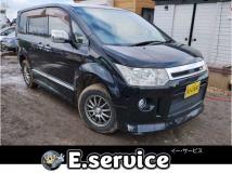 2011 Mitsubishi Delica D5