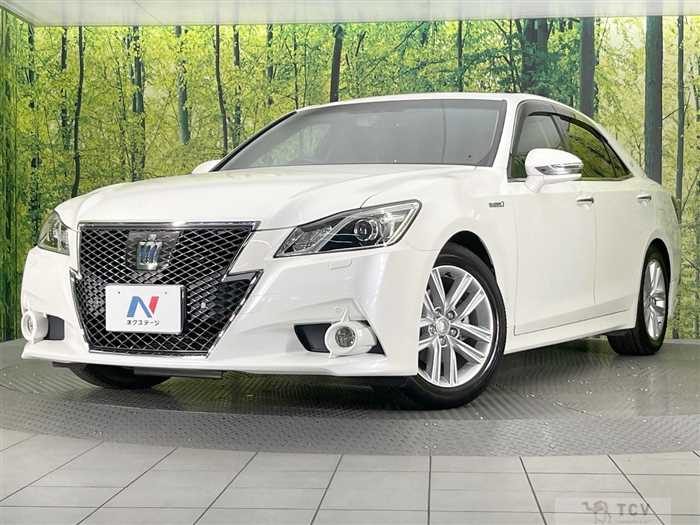 2013 Toyota Crown Hybrid
