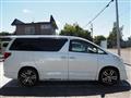 2013 Toyota Alphard Hybrid