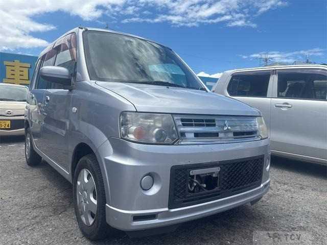2011 Mitsubishi Toppo