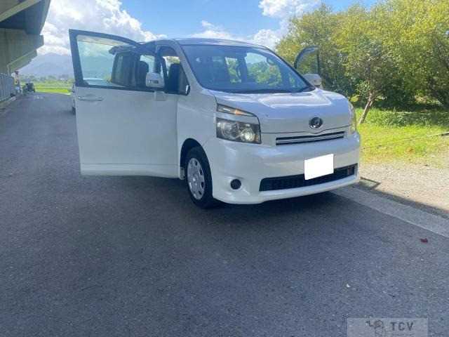 2010 Toyota Voxy