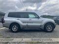 2000 Mitsubishi Pajero