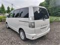 2005 Toyota Voxy