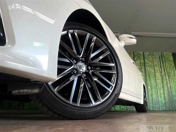 2015 Toyota Crown Hybrid