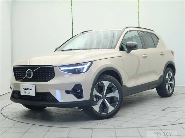 2025 Volvo XC40