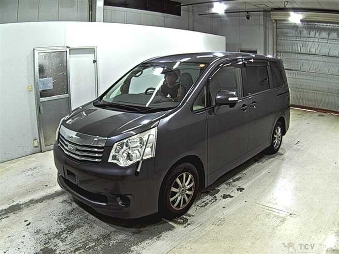 2013 Toyota Noah