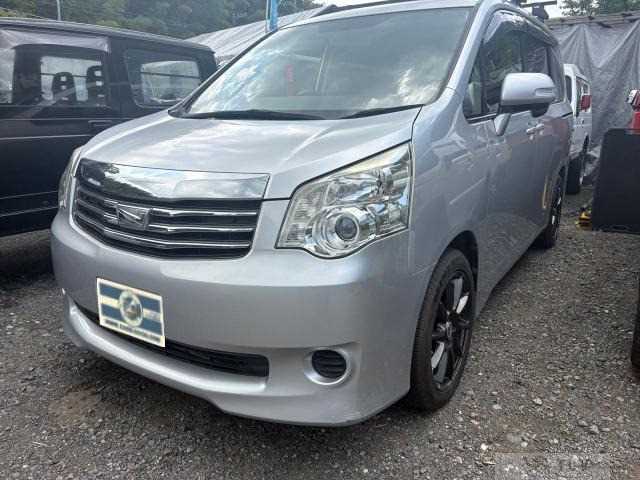 2013 Toyota Noah