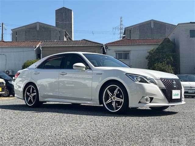2013 Toyota Crown Hybrid