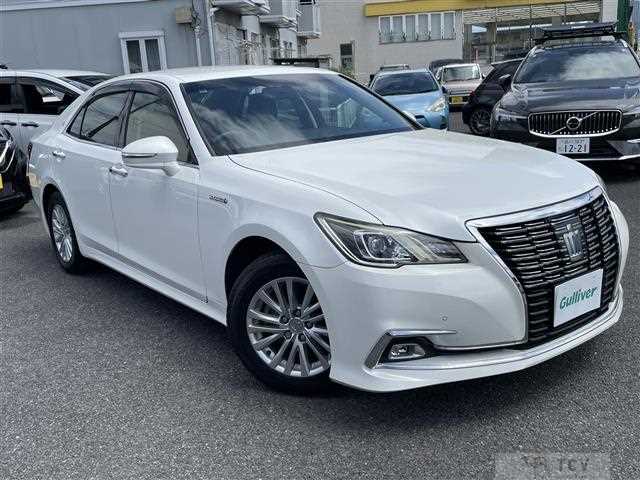 2015 Toyota Crown Hybrid