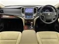 2013 Toyota Crown Hybrid