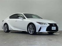 2021 Lexus IS