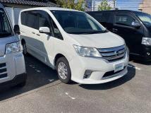 2013 Nissan Serena