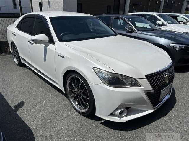 2013 Toyota Crown Hybrid