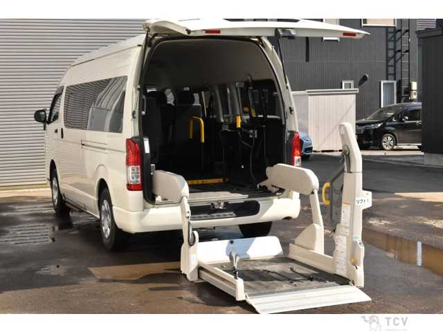 2016 Toyota Hiace Commuter