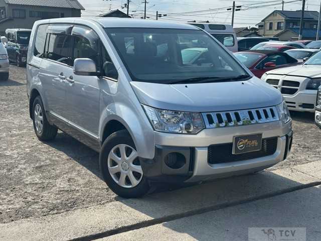 2012 Mitsubishi Delica D5