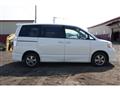 2006 Toyota Voxy