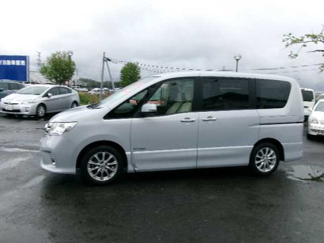 Nissan Serena 2013 photo 4