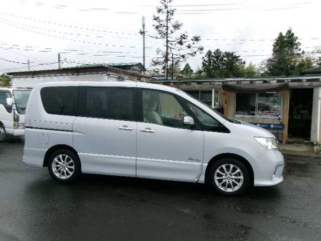 Nissan Serena 2013 photo 5