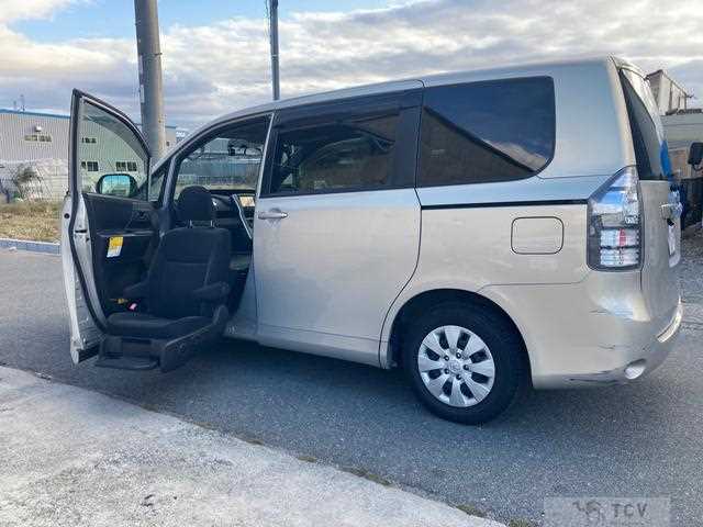 2011 Toyota Voxy