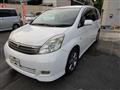 2005 Toyota Isis