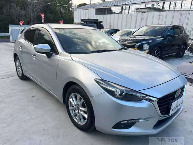 2017 Mazda Axela