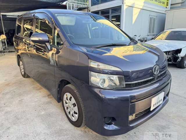 2013 Toyota Voxy