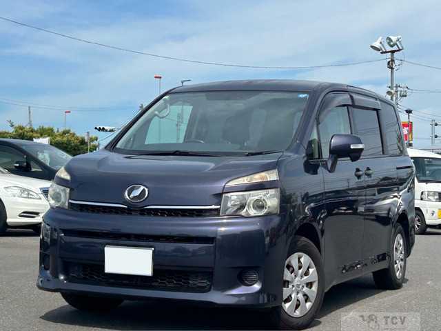 2013 Toyota Voxy