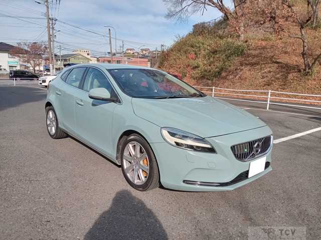 2017 Volvo V40