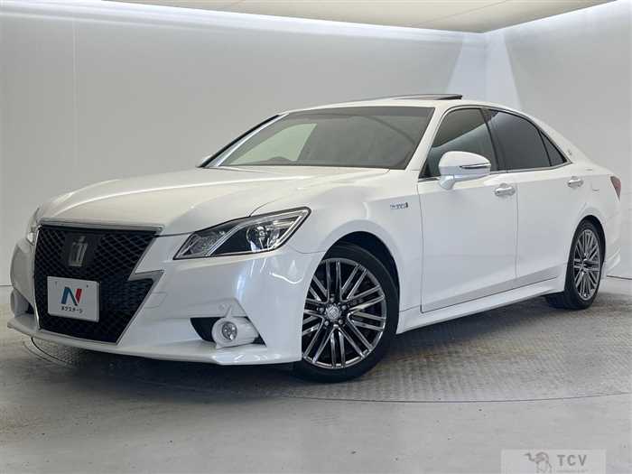 2013 Toyota Crown Hybrid